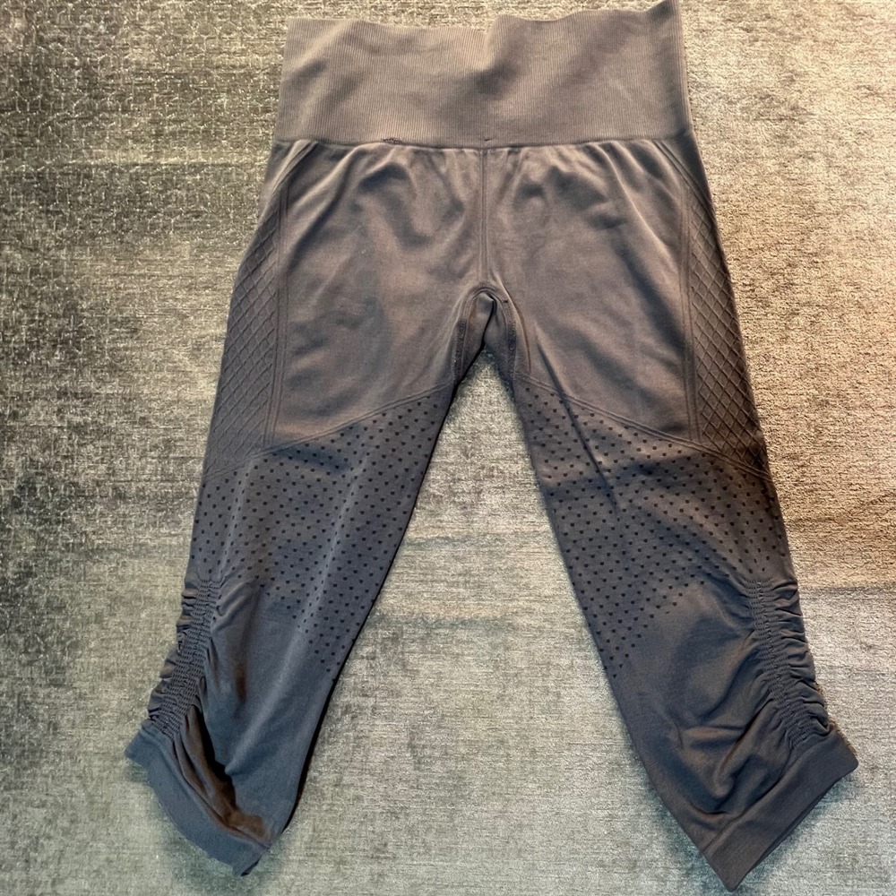 Athletic Works Black Seamless Ruched Capris Leggings Workout Athleisure‎ Size M